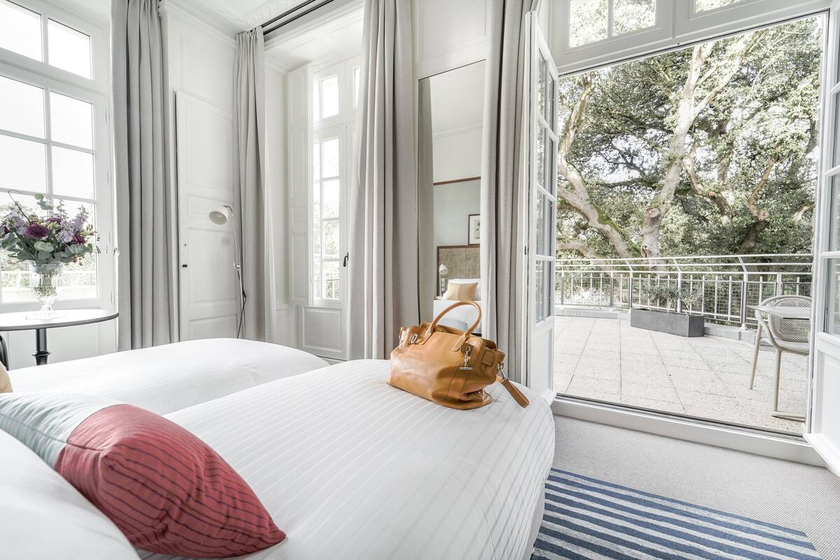 Executive kamer | Luxe beddengoed, pillowtop-bedden, een minibar, een kluis op de kamer