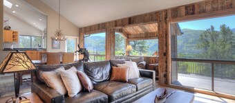 Luxury Home with Great Views, Decks, Hot Tub, AC - 15 Min to Downtown Durango