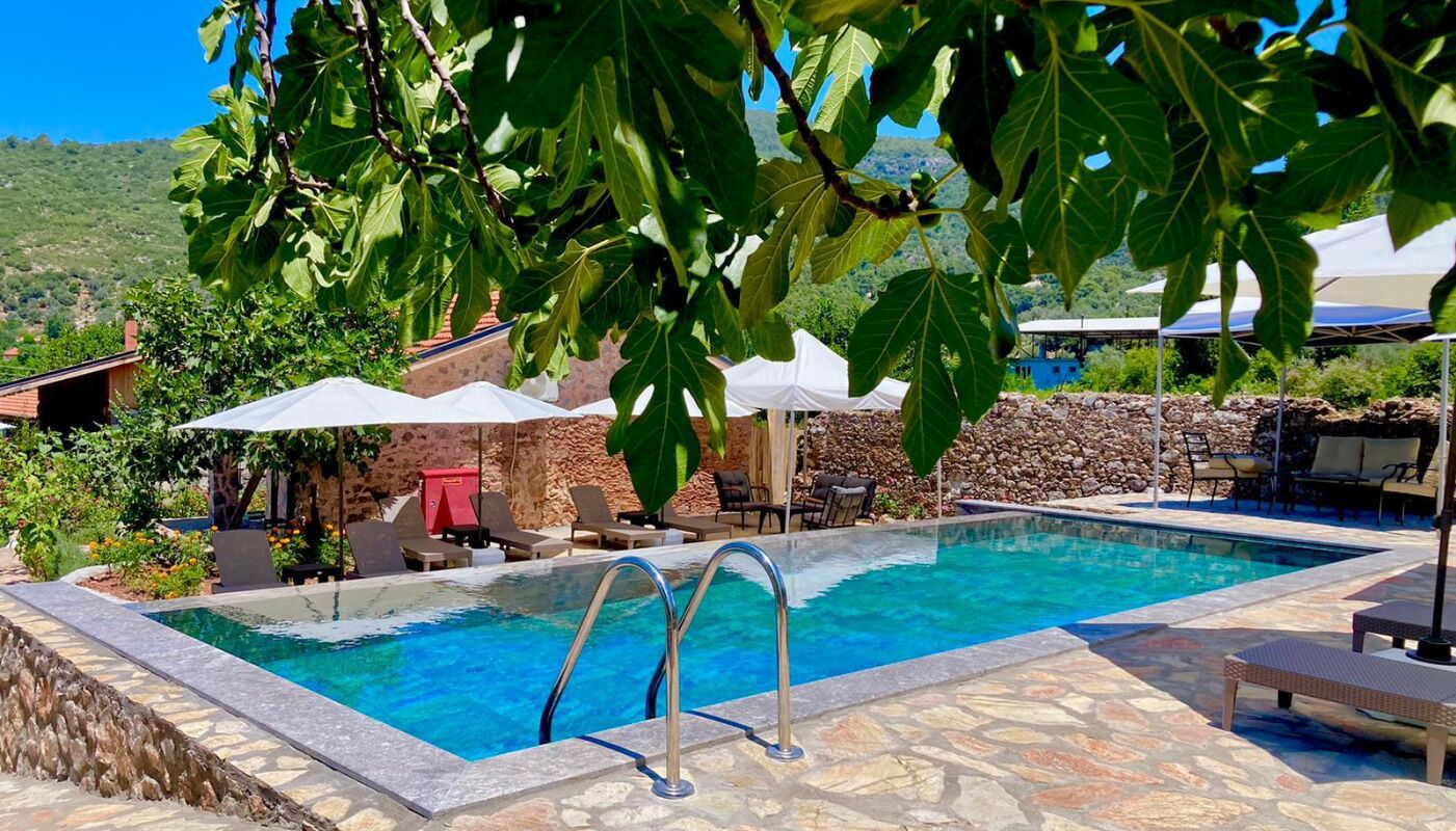 Outdoor pool, free pool cabanas, pool umbrellas