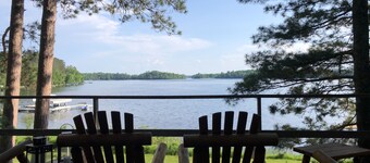 Cozy lakefront chalet with cedar hot tub + stunning lake views