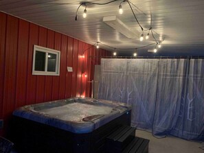 Interior - Serenity Acres Sanctuary’s Luxury Lodge (McAlester)