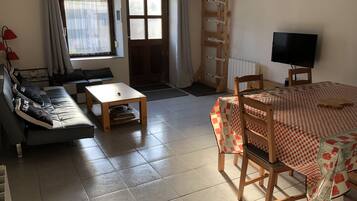 TV connectée, jeux vidéo, lecteur de DVD, baby-foot