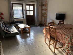 TV connectée, jeux vidéo, lecteur de DVD, baby-foot