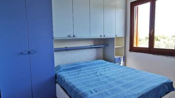 2 chambres, fer et planche Ă repasser