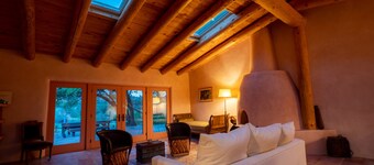 Peaceful family/group home with private attached treehouse