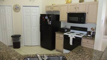 Villa, Multiple Beds (Ref 03 Luxury 4 Bed villa with lake v) | Private kitchen