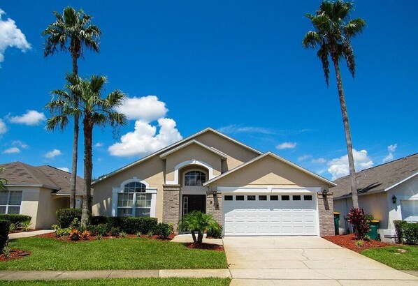 House, Multiple Beds (Ref 07 Modern 5 Bed villa with own po) | Exterior