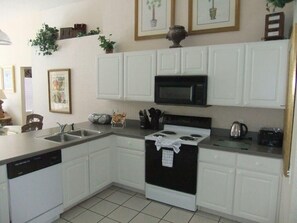 House, Multiple Beds (Ref 07 Modern 5 Bed villa with own po) | Private kitchen