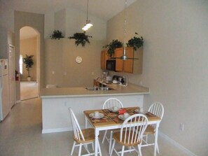 Dining - Ref 06 Modern 4 Bed Villa With own Pool Gated Resort (Kissimmee)