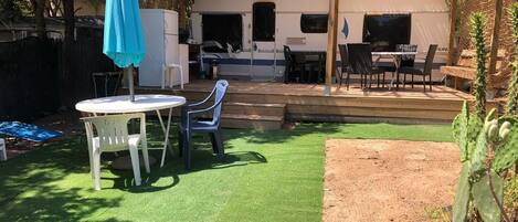 تناول الطعام بالخارج