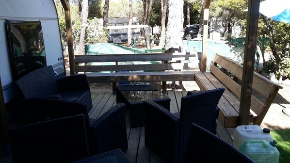 Property grounds - Charming fully-equipped caravan in Porto Vecchio by the sea (Porto-Vecchio)