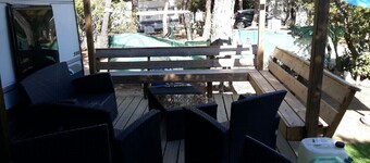 Charming fully-equipped caravan in Porto Vecchio by the sea