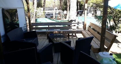 Charming fully-equipped caravan in Porto Vecchio by the sea