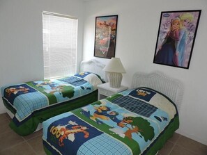 Villa, letti multipli (Ref C Luxury 4 Bed Villa on gated Res) | 4 camere, ferro/asse da stiro, Wi-Fi gratuito, lenzuola