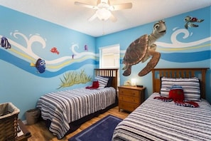 A bedroom with two beds, a ceiling fan, and a mural of sea creatures. - Ref 18 Stunning 4 Bed Villa With own South Facing Pool (Kissimmee)