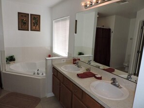 Villa, Multiple Beds (Ref 19 Modern 5 Bed villa Sleeps 12 P) | Bathroom amenities | Towels - Ref 19 Modern 5 Bed Villa Sleeps 12 Private Pool (Kissimmee)