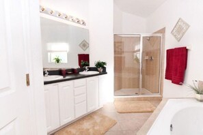 Villa, Multiple Beds (Ref 32 Modern 4 Bed villa with privat) | 4 bedrooms, iron/ironing board, free WiFi, bed sheets - Ref 32 Modern 4 Bed Villa With Private Pool Near Disney (Davenport)