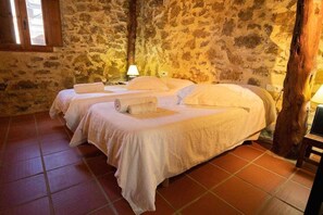 2 habitaciones, tabla de planchar con plancha, cuna de viaje y wifi