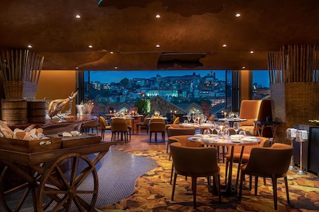 Restaurant. Forte de Gaia, Autograph Collection