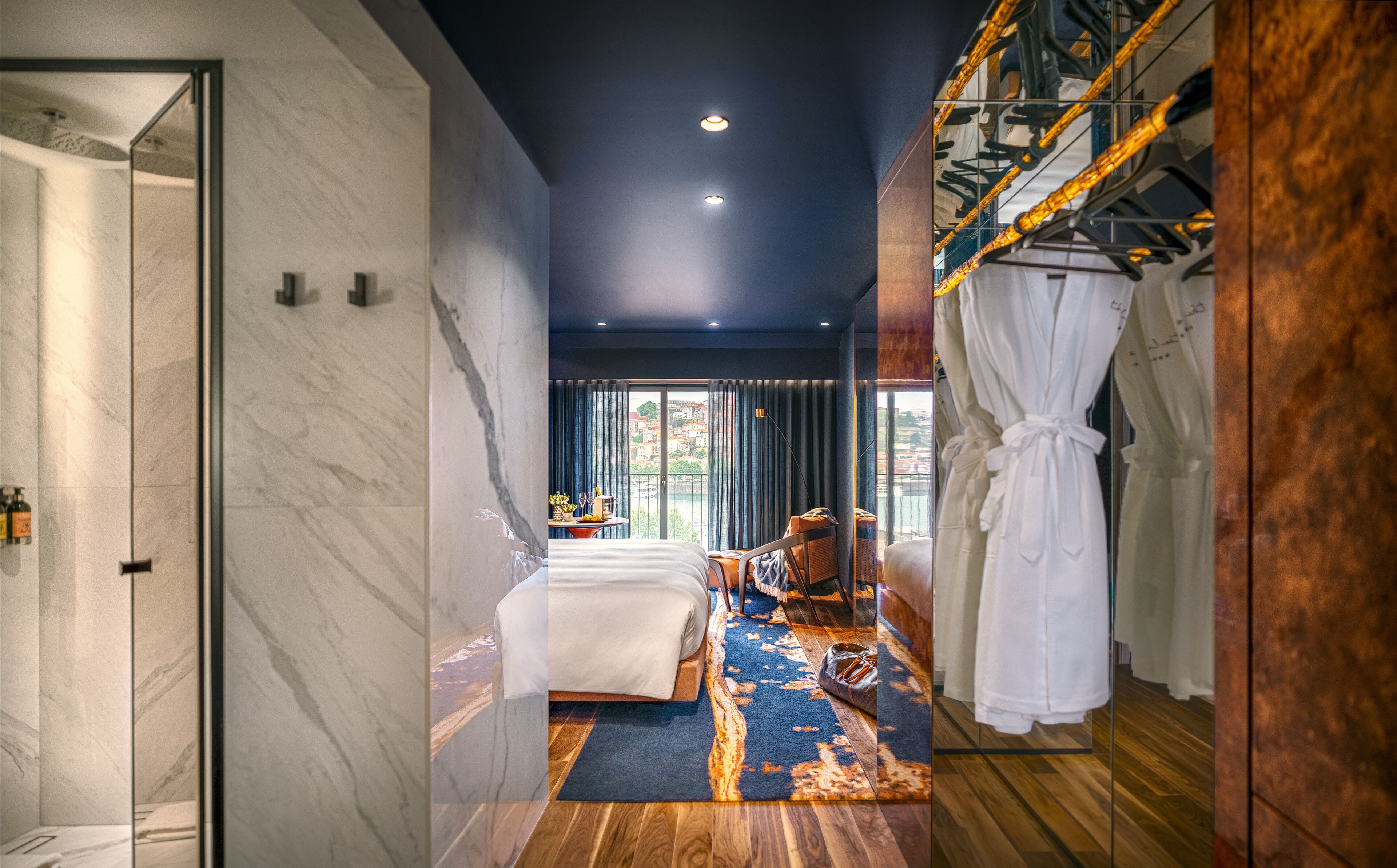 deluxe double or twin room | 1 bedroom, minibar, in-room safe, soundproofing