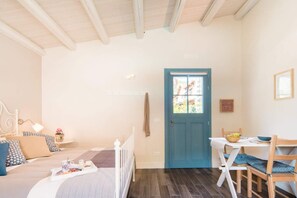 1 bedroom, bed sheets - Zagara Cottage (Giarratana)