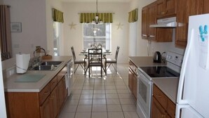 Villa, flere senger (Ref 34 Stunning 5 Bed 3 Bath villa wi) | Eget kjøkken | Kjøkkenutstyr