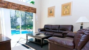 Villa, varias camas (Ref 36 Luxury 4 Bed Villa at Emerauld) | Sala de estar