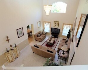 Huvila, useita sänkyjä (Ref 08 Stunning 5 Bed Villa with own ) | Olohuone