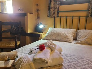 1 slaapkamer, een strijkplank/strijkijzer, reisbedje, wifi