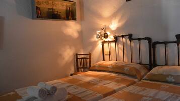 8 bedrooms, travel crib, free WiFi, bed sheets