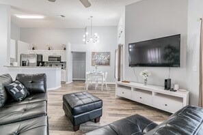 Villa, Mehrere Betten (Ref B Stunning 4 Bed villa on 5 Star ) | Wohnzimmer