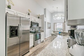 Villa, Plusieurs lits (Ref B Stunning 4 Bed villa on 5 Star ) | Cuisine privée | Un four