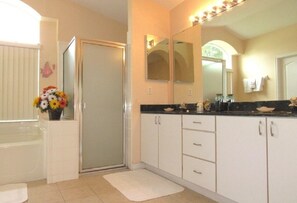 Bathroom - Ref 41 Stunning 4 Bed Villa With own Pool Close to Disney (Kissimmee)
