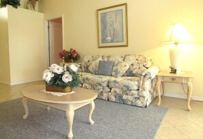 Villa, varias camas (Ref 41 Stunning 4 Bed villa with own ) | Sala de estar