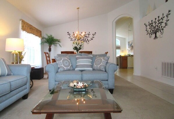 Villa, Plusieurs lits (Ref 28 Stunning 4 Bed villa with own ) | Salle de séjour | Table de ping-pong