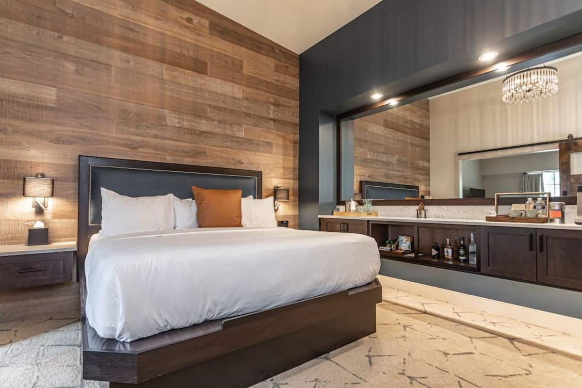 Habitación cuádruple de lujo | Ropa de cama de alta calidad, camas Tempur-Pedic y minibar