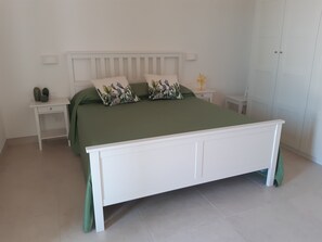 1 bedroom, iron/ironing board, travel cot, free WiFi - Miccio - Independent apartment in a period farmhouse with swimming pool  (Rosolini)