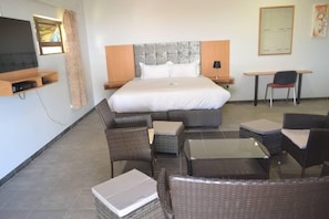 Habitación ejecutiva | Espacio para trabajar con laptop, wifi gratis y ropa de cama
