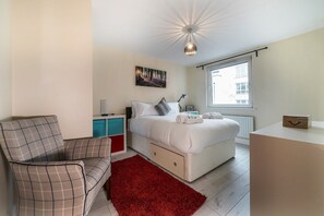 1 slaapkamer, een strijkplank/strijkijzer, gratis wifi, beddengoed
