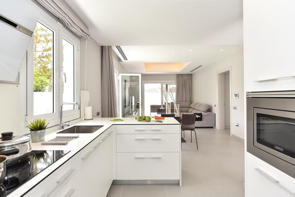 Dishwasher, coffee/tea maker, cookware/dishes/utensils - Rina MC by VillaGranCanaria (Playa del Ingles)