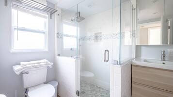 House, 2 Queen Beds (SeaBreeze) | Bathroom | Soap