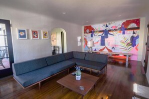 House, Berbilang Katil (Oak Haven) | Ruang tamu | TV, pendiangan