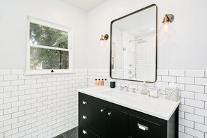 House, Multiple Beds (Oak Haven) | Bathroom amenities | Soap