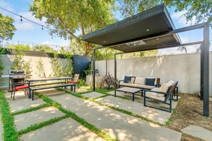 House, Multiple Beds (Oak Haven) | Balcony - Oak Haven (Altadena)