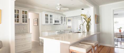 House, Multiple Beds (Marigold Cottage) | Private kitchen | Dishwasher, toaster, highchair, cookware/dishes/utensils