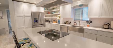 House, Multiple Beds (Blue Reef) | Private kitchen | Dishwasher, cookware/dishes/utensils