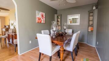 House, Multiple Beds (Rosewood) | Dining