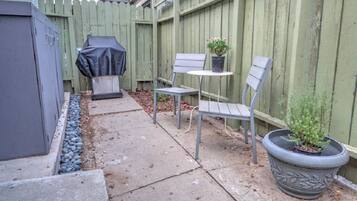 Departamento, 1 cama Queen size y sofá cama (The Willows) | Balcón