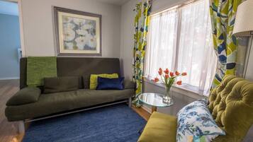 Departamento, 1 cama Queen size y sofá cama (The Sycamore) | Sala de estar | Televisión y chimenea