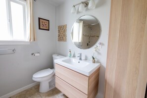 Bathroom - The Deodora (Pasadena)